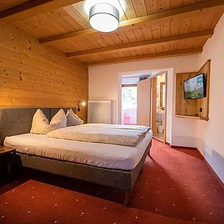 Haus Steinbock Bed and Breakfast
