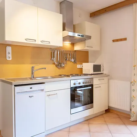 לינה וארוחת בוקר Haus Steinbock ניוסטיפט אים סטובאיטל