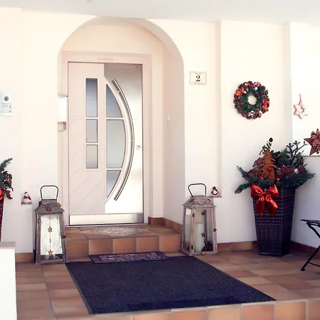 Haus Steinbock * ניוסטיפט אים סטובאיטל