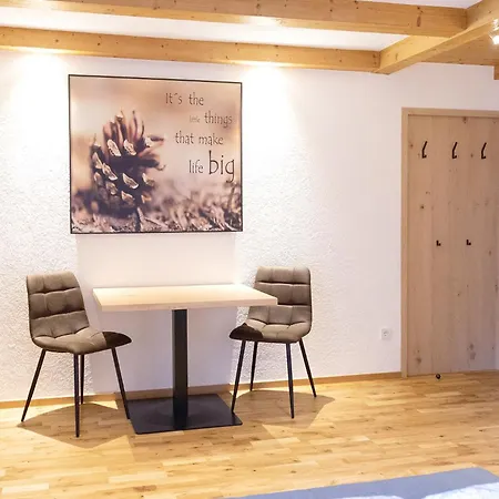 לינה וארוחת בוקר Haus Steinbock *