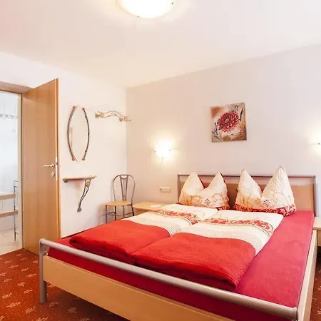Haus Steinbock לינה וארוחת בוקר ניוסטיפט אים סטובאיטל