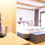 Haus Steinbock Bed and Breakfast 3*