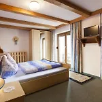 Haus Steinbock Bed and Breakfast Neustift im Stubaital